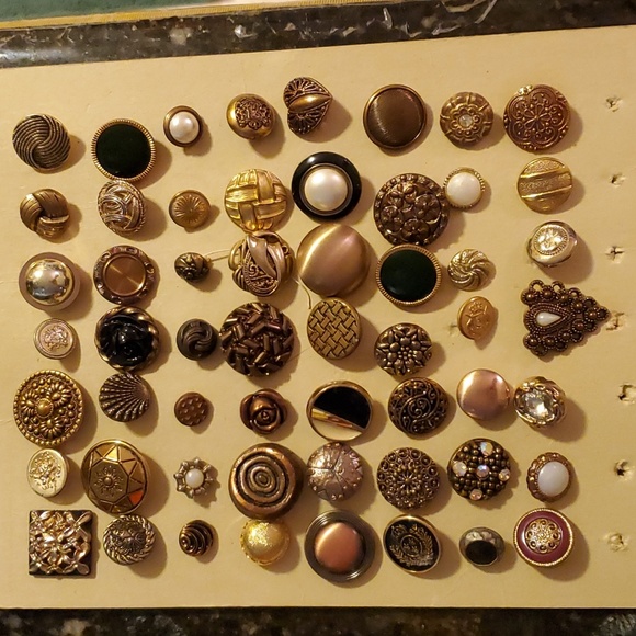 Antique Vintage Buttons - Picture 1 of 5